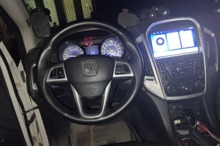 Used JMC Yusheng S350 2013 2.4T Automatic 2WD Diesel Luxury Edition 5 Seats Steering Wheel