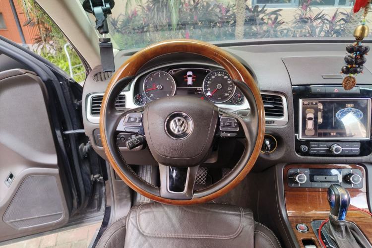 Used Volkswagen Touareg 2011 3.0 TDI Diesel Standard Version Steering Wheel