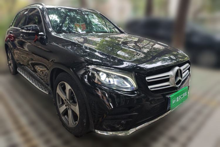 Used Mercedes-Benz GLC 2017 GLC 260 4MATIC Luxury Model Front Right 45 Deg