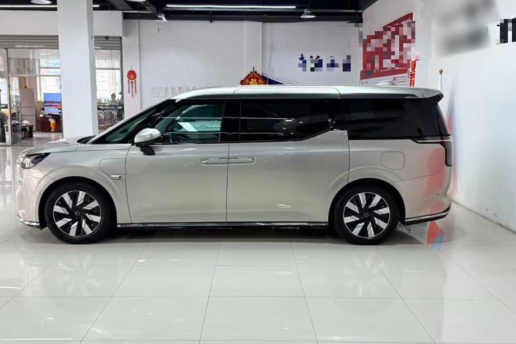 Used Volvo EM90 2025 Ultra Six-Seater