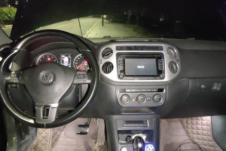 Used Volkswagen Tiguan 2015 1.8TSI Automatic Two-Wheel Drive Luxury Model Center Console