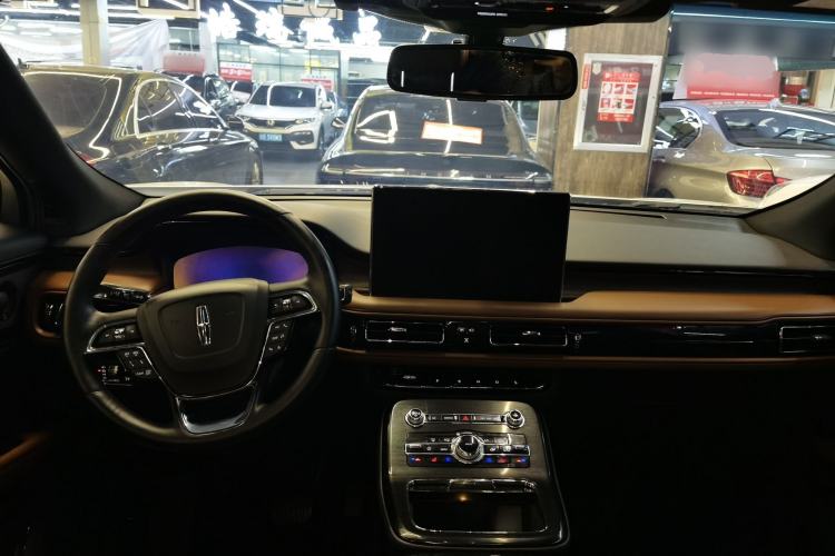 Used Lincoln Nautilus 2021 2.0T Four-Wheel Drive Luxury Edition Center Console