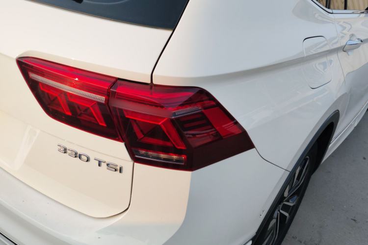 Used Volkswagen Tiguan L 2022 330TSI Automatic Two-Wheel Drive R-Line Enhanced Edition Exterior 3