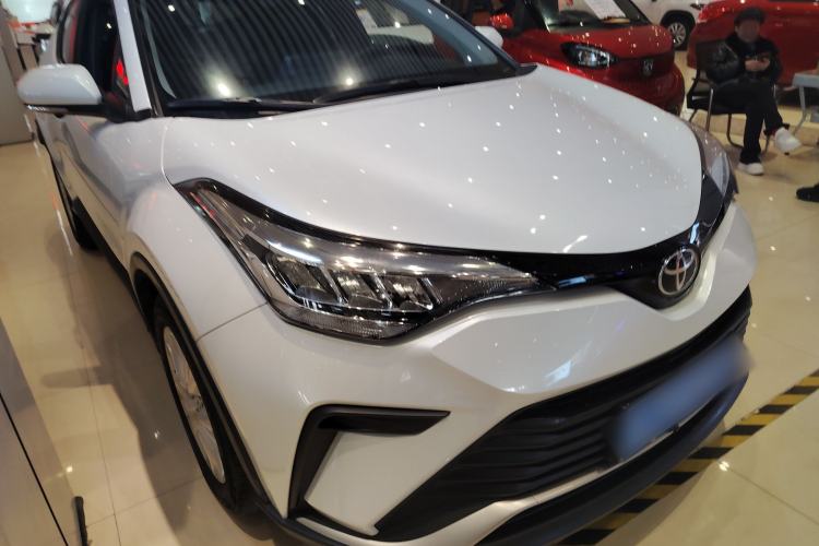 Used Toyota IZOA 2021 2.0L Enjoy Edition Front Right 45 Deg