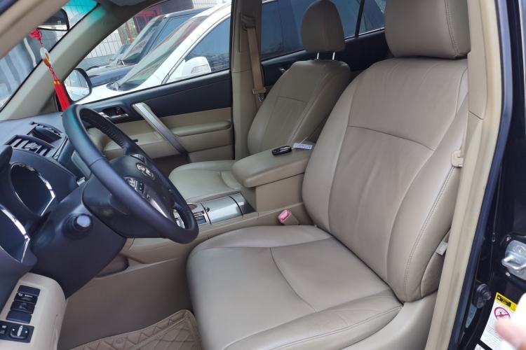 Used Toyota Highlander 2012 2.7L Two-Wheel Drive 7-Seater Luxury Edition Left Front Seat