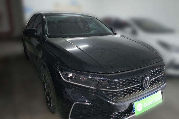 Used Volkswagen Passat 2025 Outstanding Model 380TSI Starry Dragon Edition Front Right 45 Deg