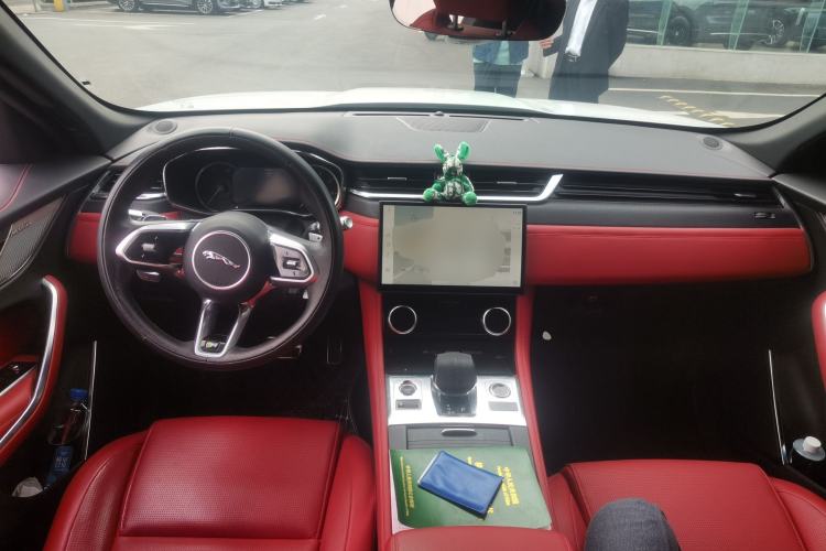 Used Jaguar F-PACE 2022 P250 R-Dynamic BLACK Center Console