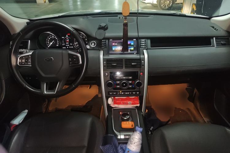 Used Land Rover Discovery Sport 2019 240 PS SE Version China VI Standard Center Console