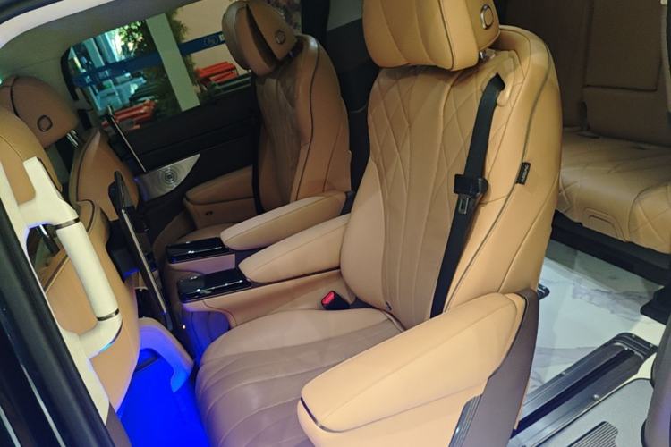 Used Denza D9 2022 DM-i 970 Four-Wheel Drive Flagship Model Left Rear Seat