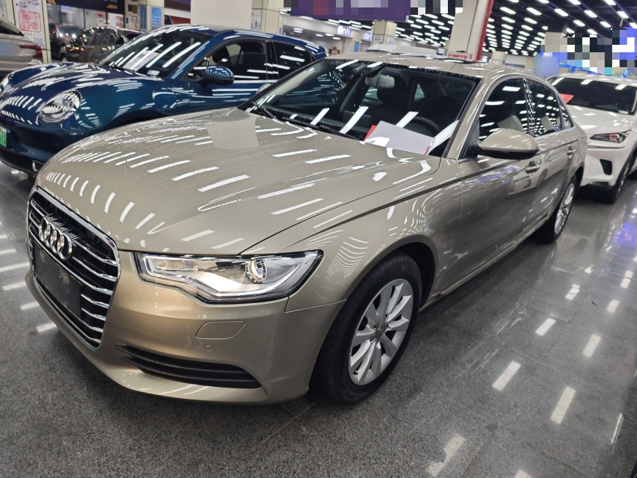 تحت مقدمة السيارة