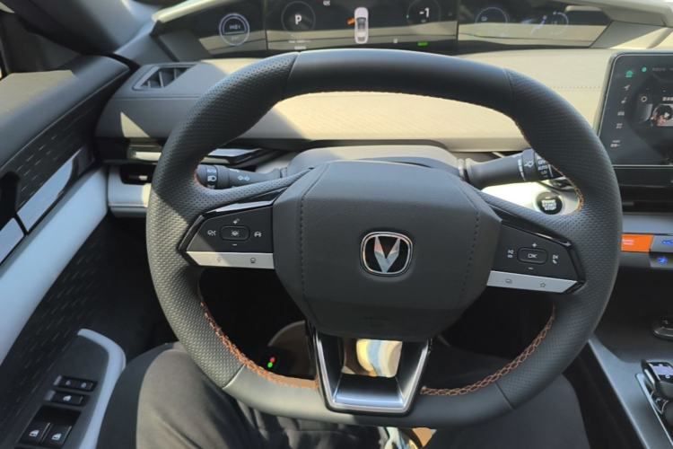 Used CHANGAN UNI-V iDD 2024 Blue Whale Smart Electric iDD 136km ZhiKu Model