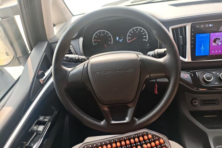 Used FORTHING Lingzhi 2023 M5L 1.6L Base Model 5 Seats Steering Wheel