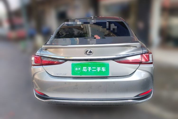Used Lexus ES 2022 300h Deluxe Edition Rear
