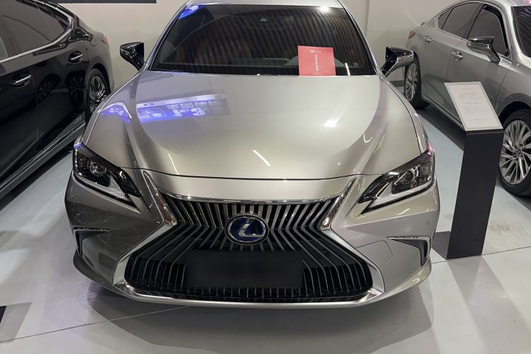 Used Lexus ES 2020 300h Premier Edition Exterior 4