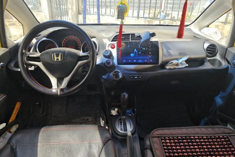 Used Honda Fit 2011 1.3L automatic comfort version Center Console