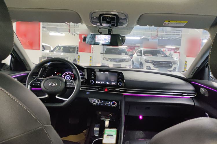 Used Hyundai Elantra 2022 1.5L CVT GLX Elite Edition Center Console