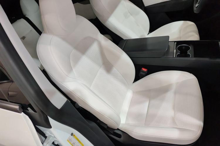 Used Tesla Model Y 2025 Rear-Wheel-Drive Version Right Front Seat