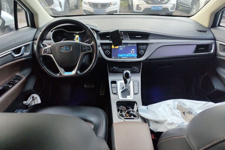 Used Geely Auto Emgrand GS 2017 Sport Edition 1.3T Automatic Smart Connectivity Model Center Console