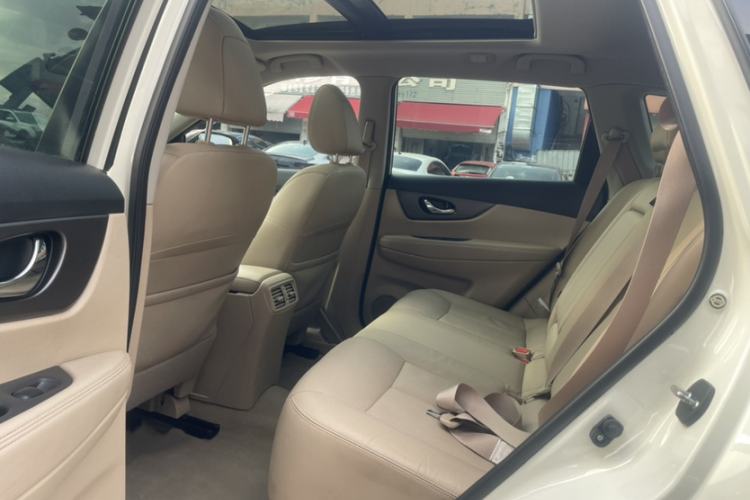 Used Nissan X-Trail 2015 2.0L CVT Comfort MAX Edition 2WD
