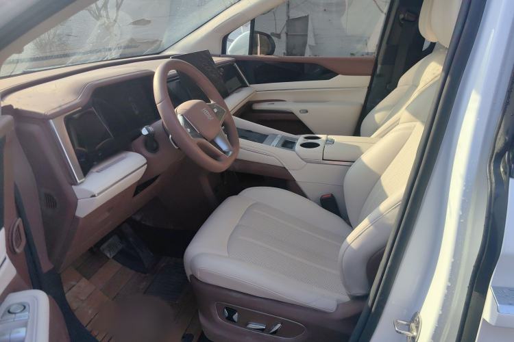 Used BYD Xia 2025 DM-i 1.5T 180km Beyond Edition Interior 2