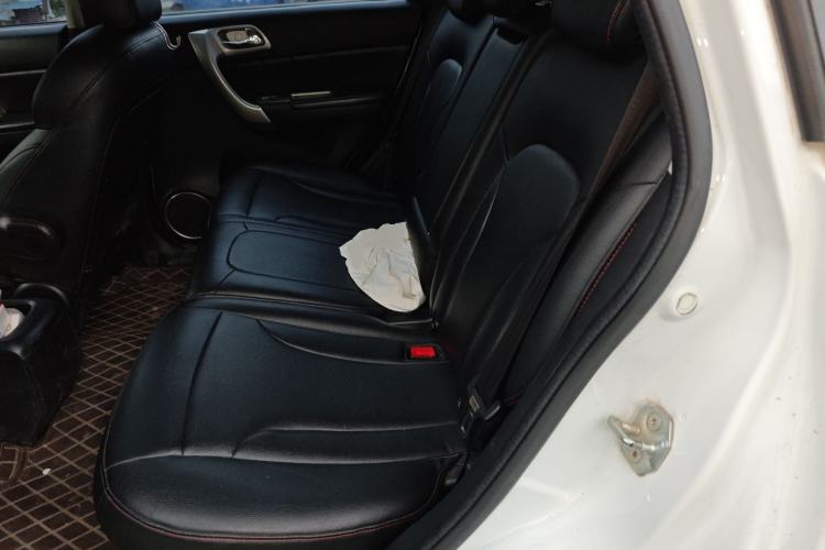 Used Haval H6 2016 Upgraded Model 1.5T Manual Two-Wheel Drive Urban Version Left Rear Seat