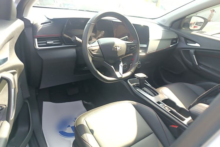 Used Chevrolet Trax 2022 Encore RS 1.5T CVT Cool Center Console