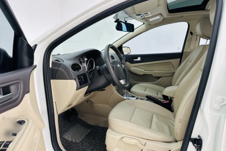 Used Ford Focus 2013 Sedan Classic 1.8L Automatic Fashion Edition