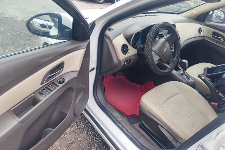 Used Chevrolet Cruze 2015 1.5L Classic SE AT Driver Seat