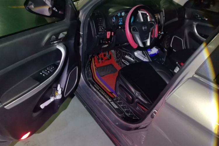 Used CHANGAN CS35 2015 1.6L Manual Luxury Model China IV Standard