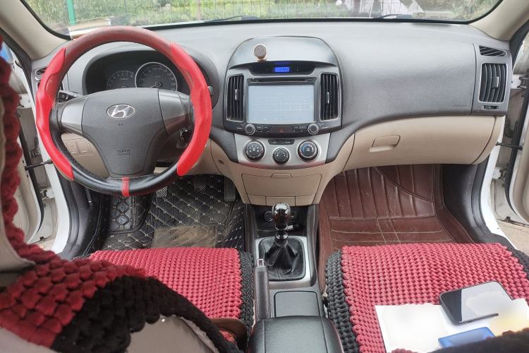 Used Hyundai Celesta 2011 1.6L Manual Luxury Model Center Console