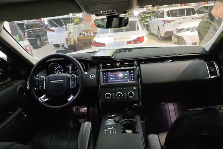 Used Land Rover Discovery 2017 3.0 SC V6 S Center Console