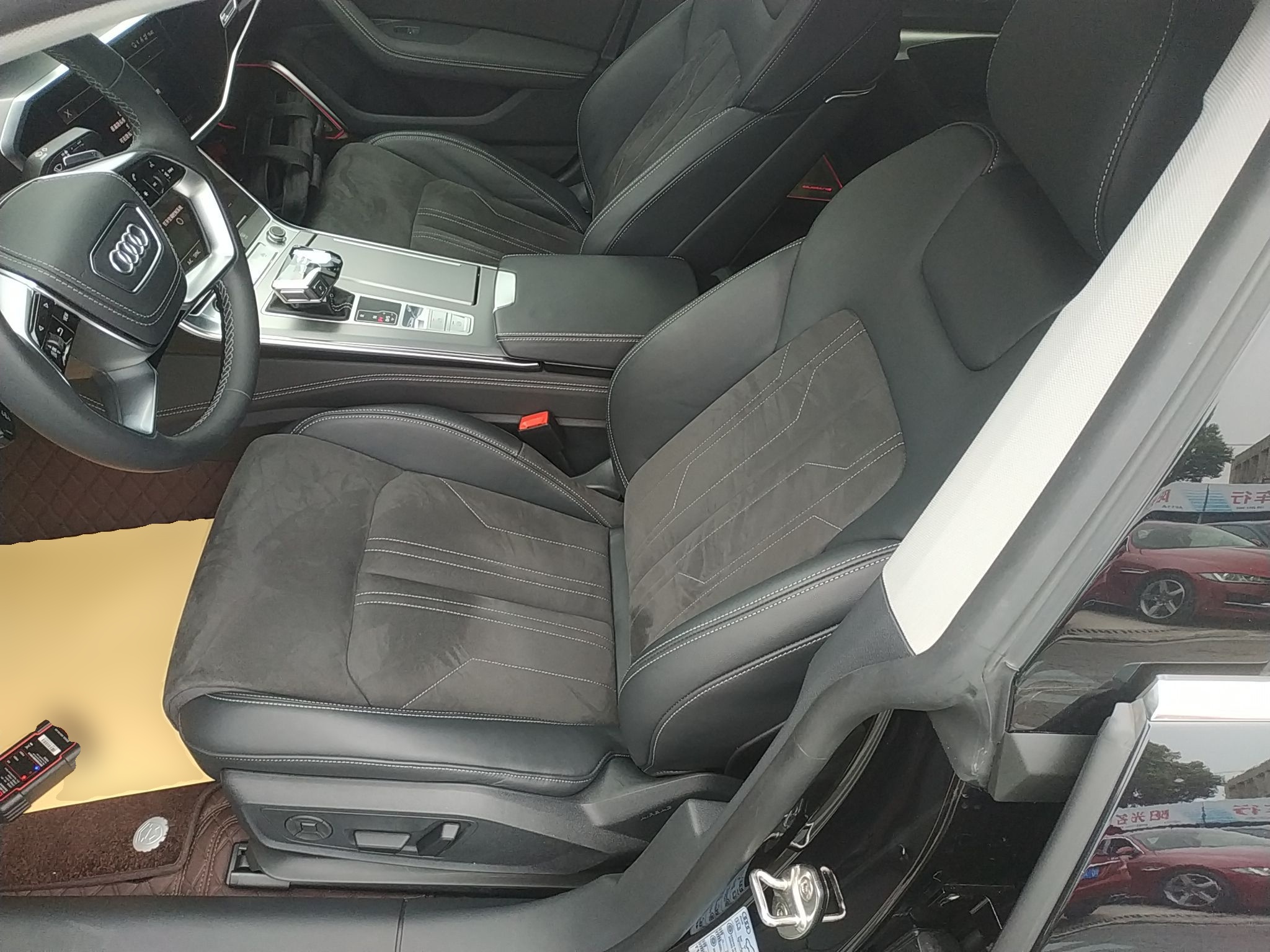 Переднее сиденье в автомобиле