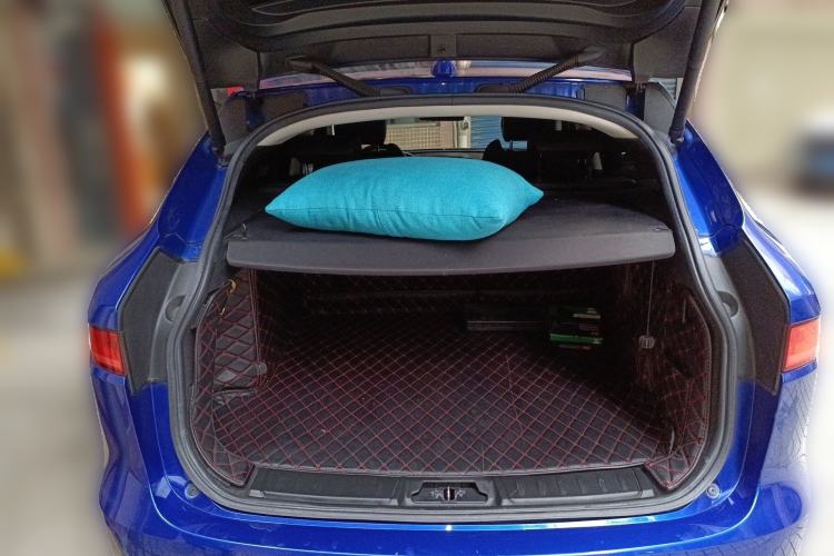 Used Jaguar F-PACE 2018 2.0T All-Wheel Drive R-Sport Sport Edition Trunk