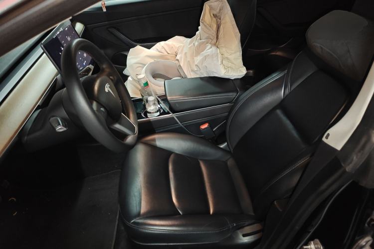 Used Tesla Model 3 2019 Long-Range Rear-Wheel-Drive Version Left Front Seat