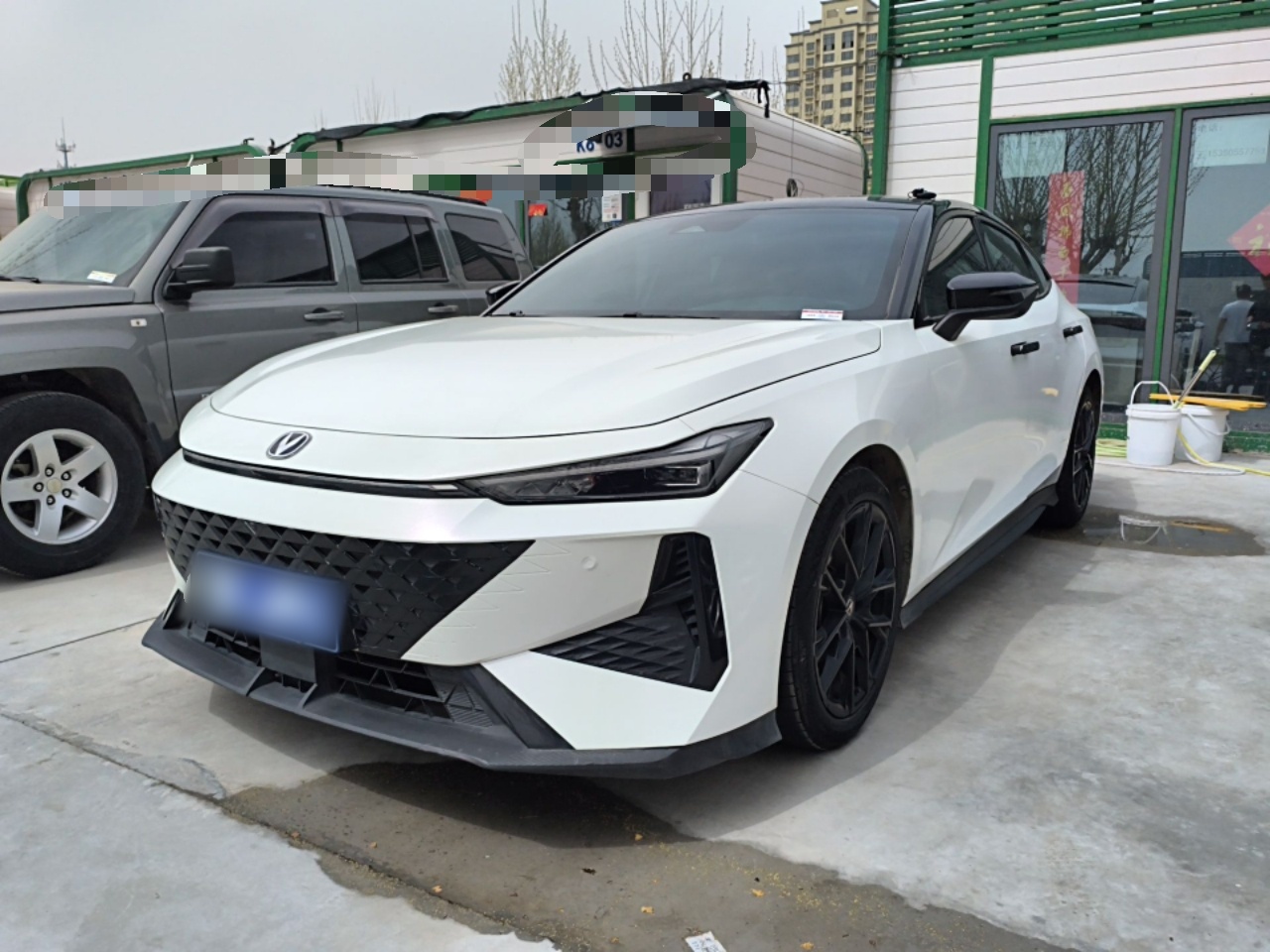 Под передней частью автомобиля