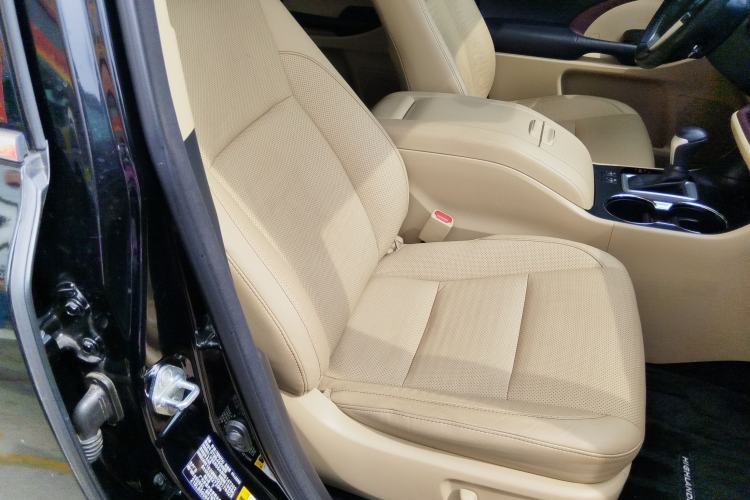 Used Toyota Highlander 2017 2.0T Four-Wheel Drive Luxury Edition 7 Seats Right Front Seat