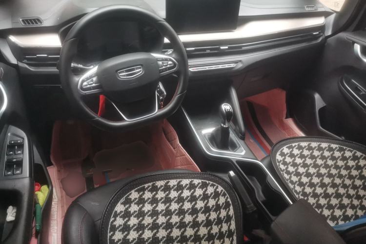 Used Geely Auto Vision X3 2021 PRO 1.5L Manual Elite Model Center Console