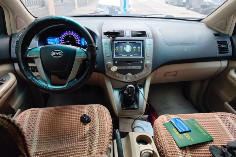 Used BYD S6 2013 Jingyue Edition 2.0L Manual Elite Model 5 Seats Center Console