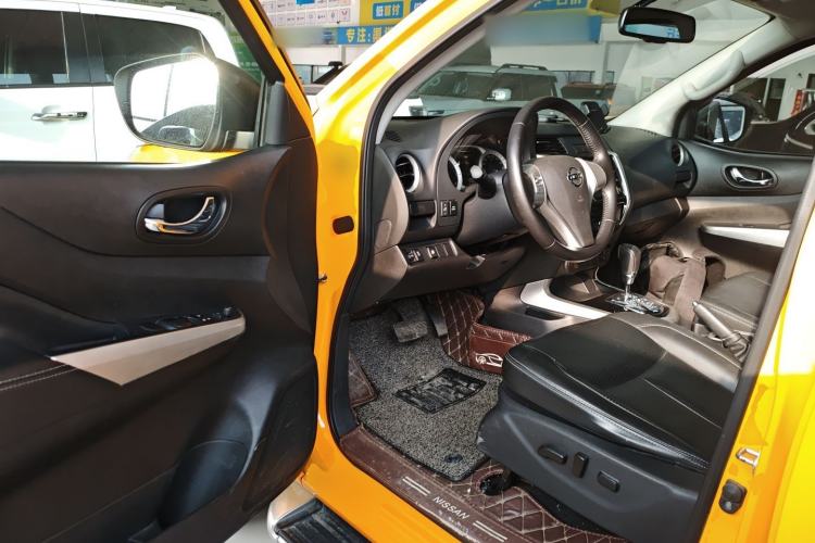 Used Nissan Navara 2021 2.5L Automatic 4x4 Premium Version QR25 Driver Seat