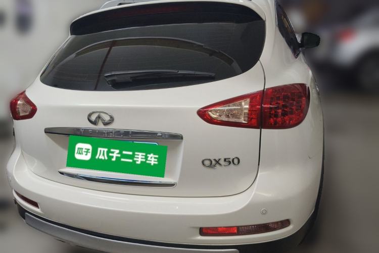 Used Infiniti QX50 2013 2.5L Two-Wheel-Drive Elegant Edition
