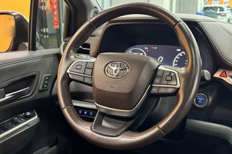 Used Toyota Sienna 2021 2.5L Hybrid Platinum Edition