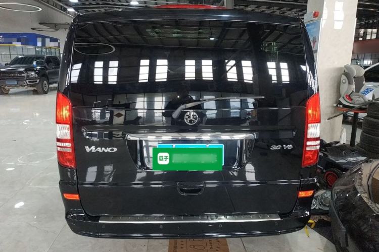 Used Mercedes-Benz Viano 2013 3.0L Comfort Edition Rear