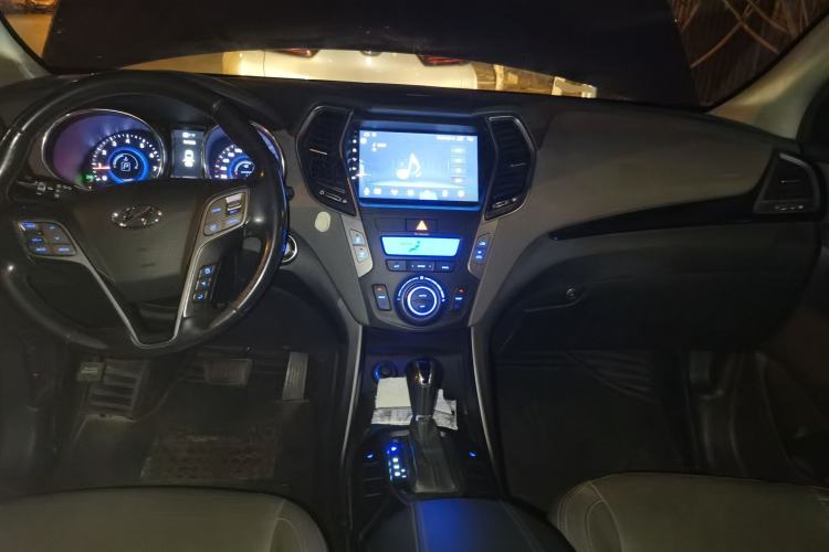 Used Hyundai Santa Fe Classic 2013 Facelift 3.0L 4x4 Comfort Edition Euro IV Center Console