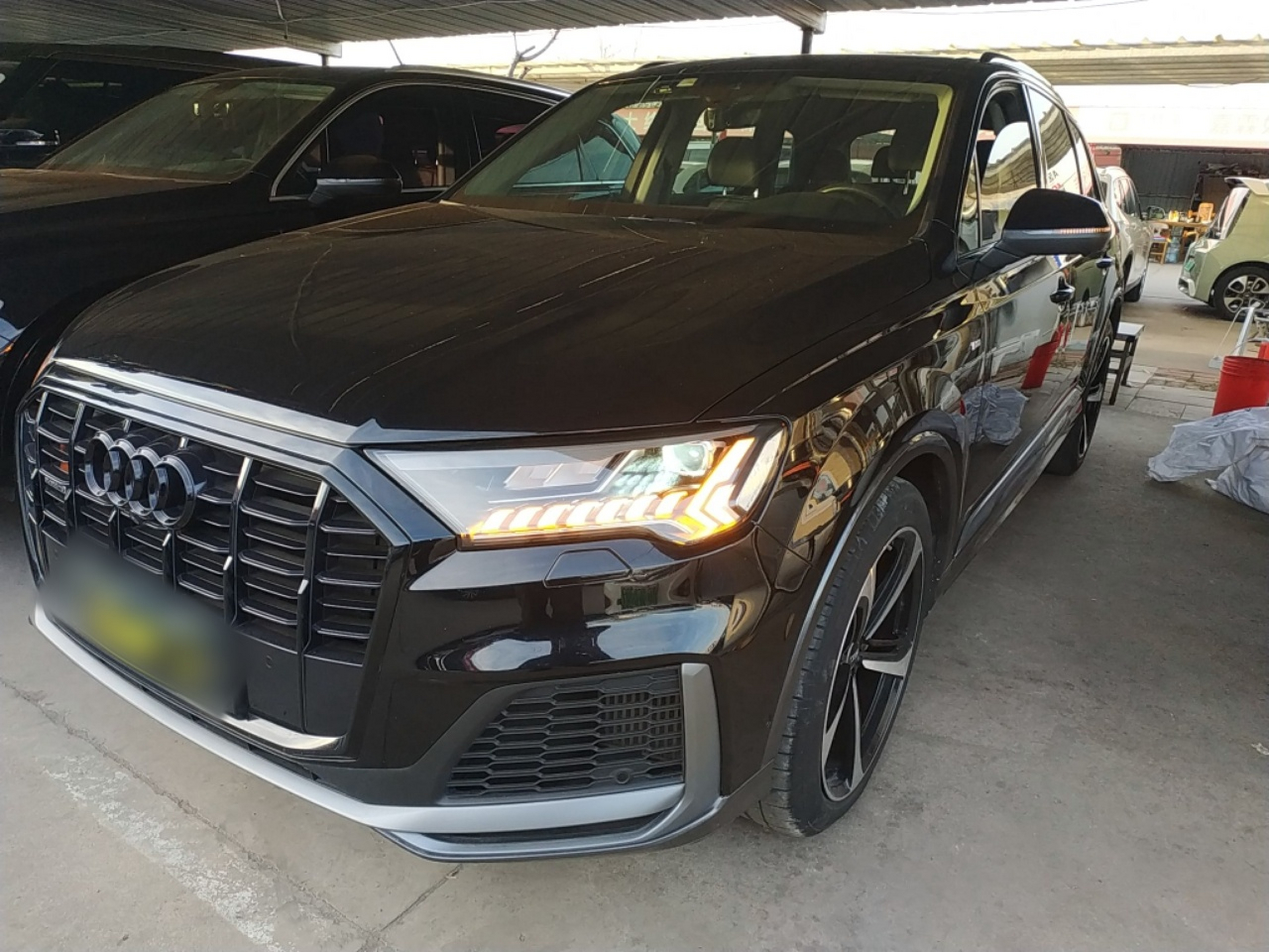 تحت مقدمة السيارة