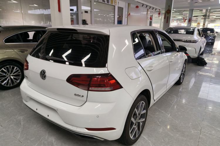 Used Volkswagen Golf 2020 200TSI DSG Comfortable and Ambitious Edition Rear Right 45 Deg