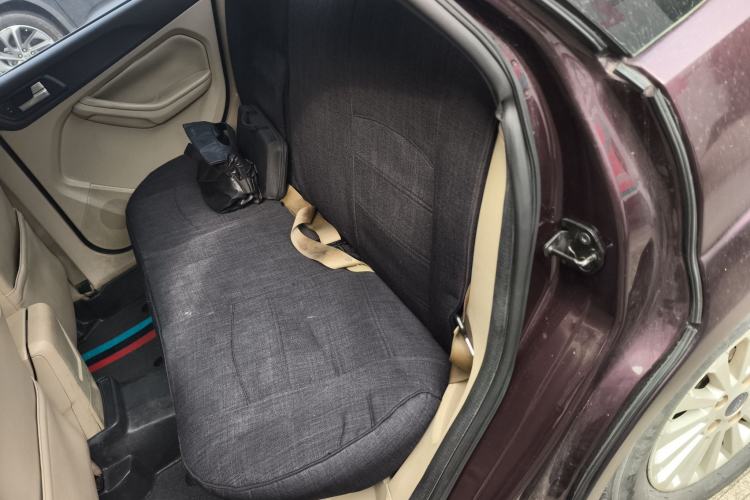 Used Ford Focus 2013 Sedan Classic 1.8L Automatic Fashion Edition
