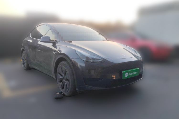 Used Tesla Model Y 2024 Rear-Wheel-Drive Version Front Right 45 Deg