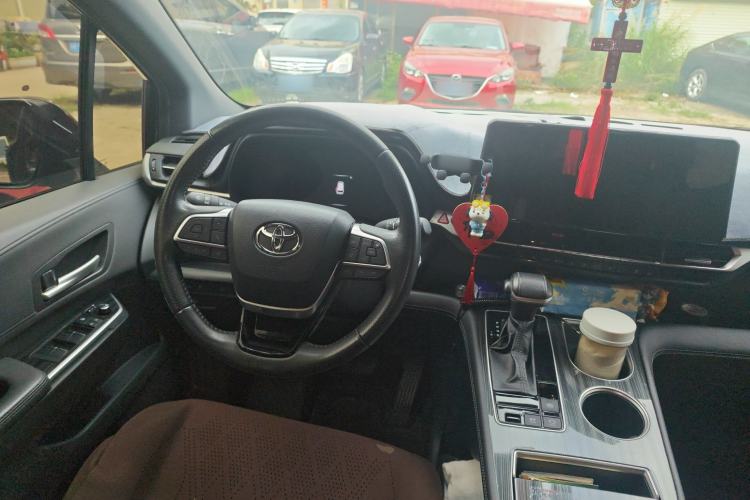 Used Toyota SIENNA 2023 2.5L Hybrid Deluxe Edition Steering Wheel