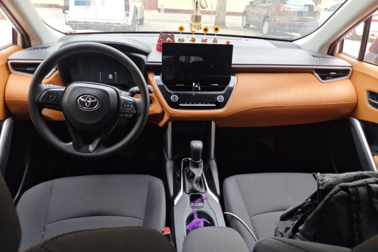 Used Toyota Corolla Cross 2024 2.0L Smart Electric Hybrid Dual-Engine Elite Edition Center Console