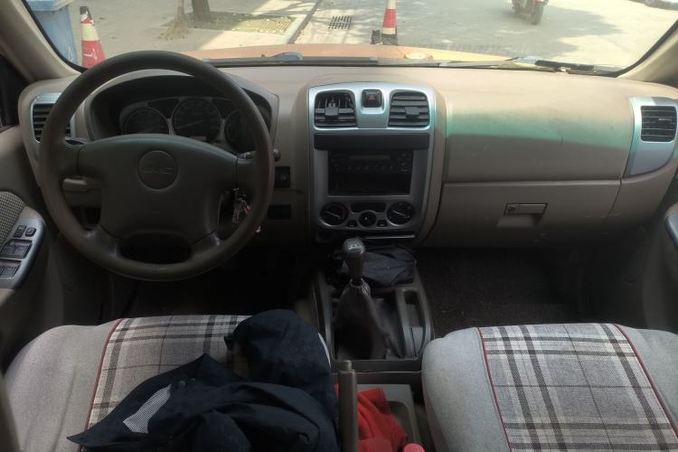 Used JMC Baodian 2016 2.8T New Value-Added Diesel Two-Wheel Drive Standard Version Long Wheelbase – JX493ZLQ4G Center Console